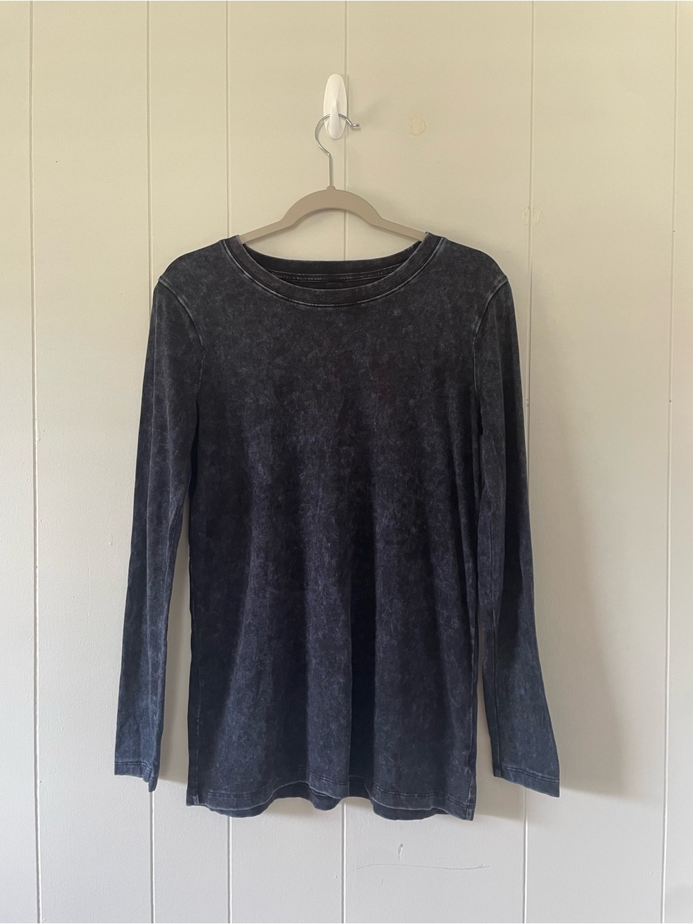 Women’s Medium Long Sleeve Black Mineral Wash Stretch Crew Neck Top